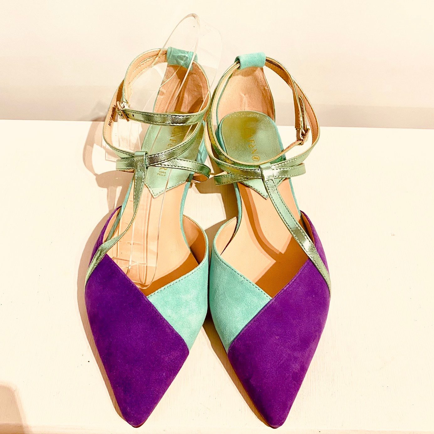 Ballerina verde e viola