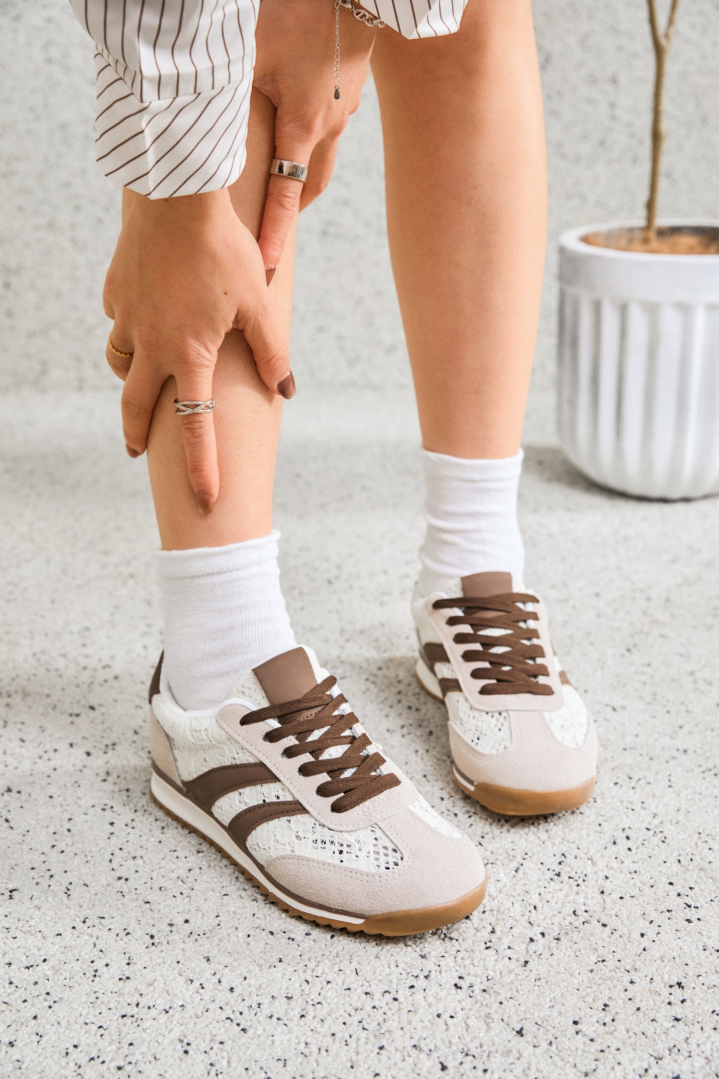 Sneakers in pizzo beige e caffè