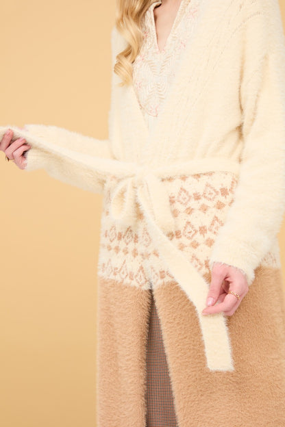 Cardigan lungo effetto etnico beige
