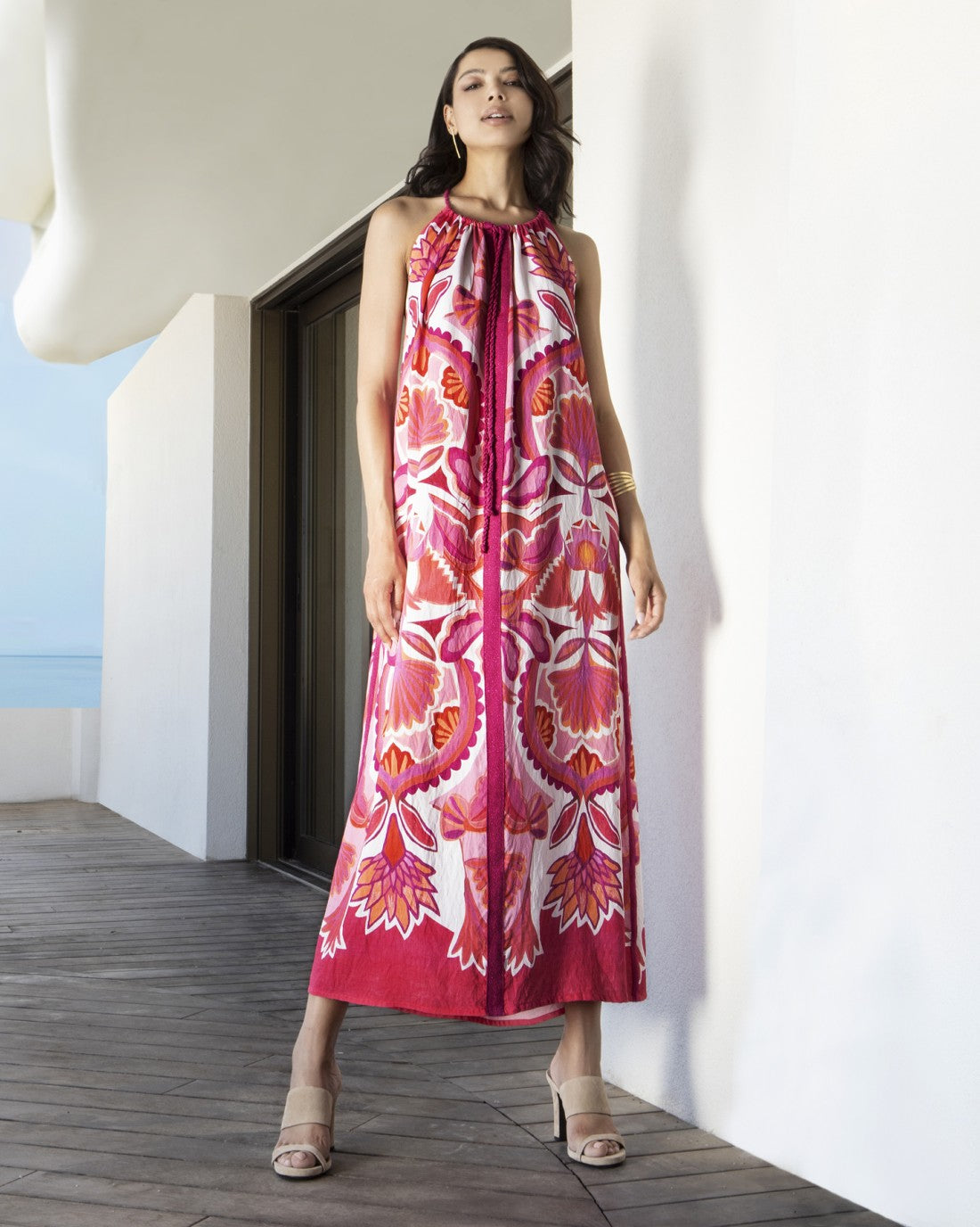 Abito lungo con scollo all americana fantasia