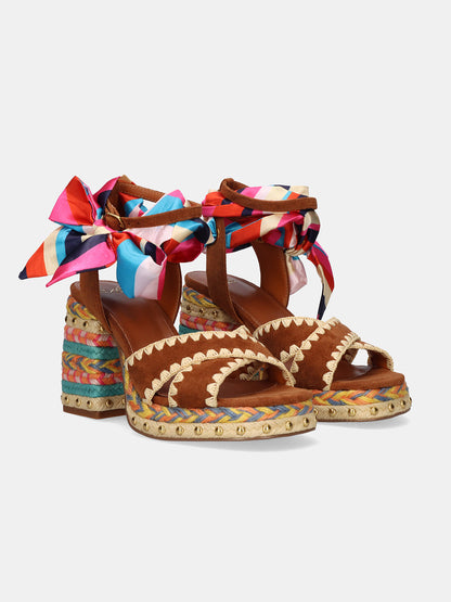 Sandalo a zeppa con tacco multicolor