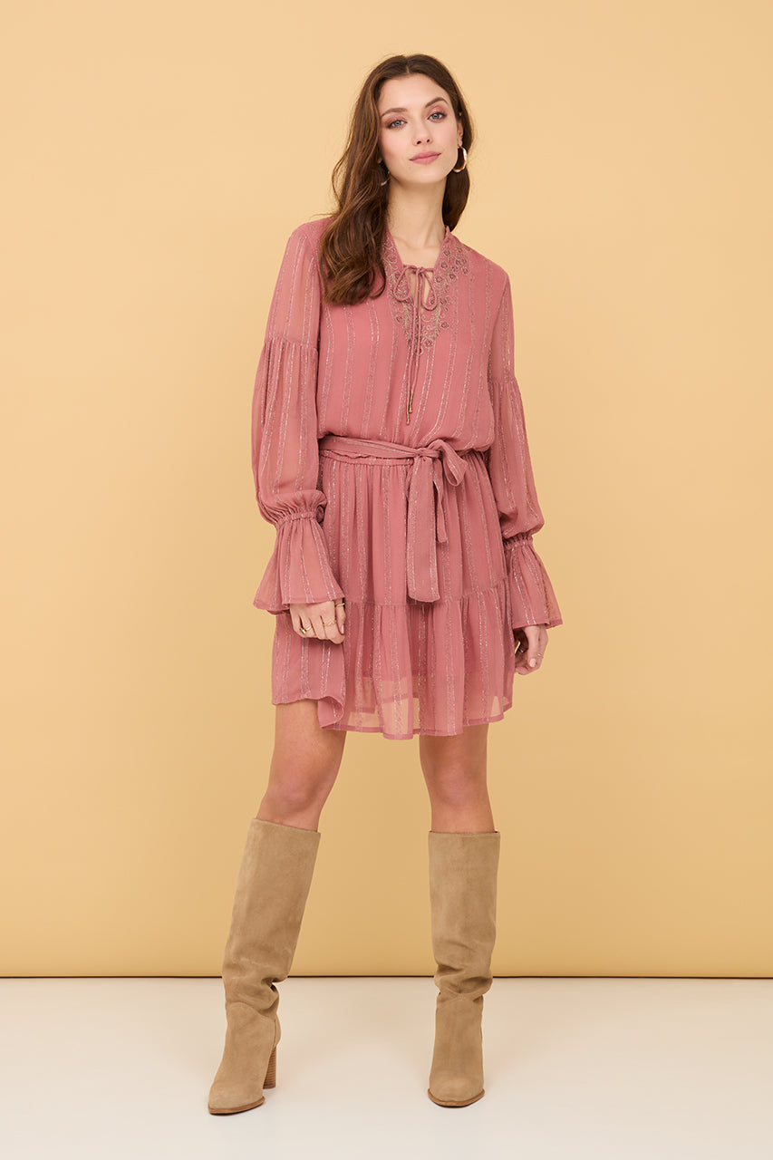 Abito rosa corto con ricami e lurex